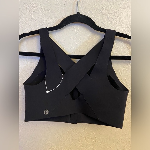 lululemon athletica Black Cross-Back Sports Bra - Picture 5 of 8